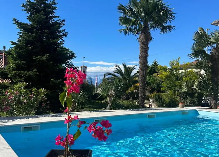 Holiday House Serenity